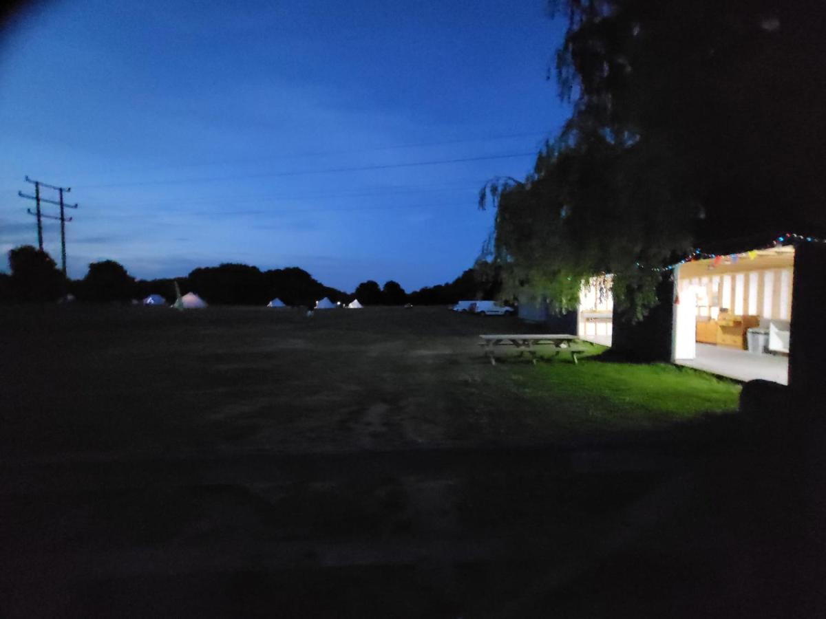 Dorset Glamping Fields Hotel Corfe Mullen Ngoại thất bức ảnh